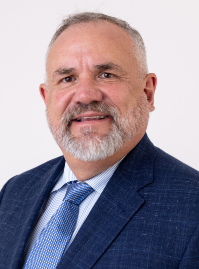 Headshot of Carlos Benavides