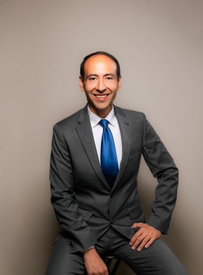 Headshot of Raul Reyes