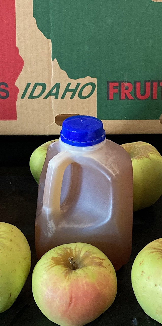 Apple Cider, fresh Quart WW Kraay's Market & Garden