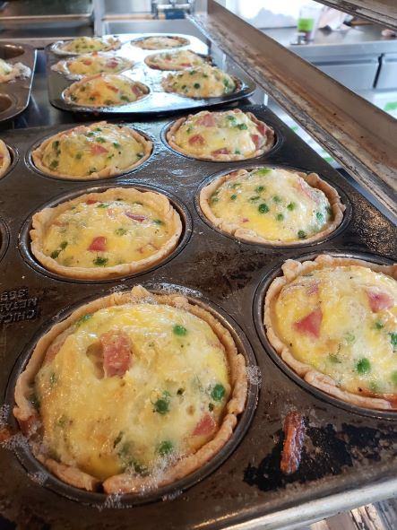Mini Quiche with Bacon, Tomato and Cheddar