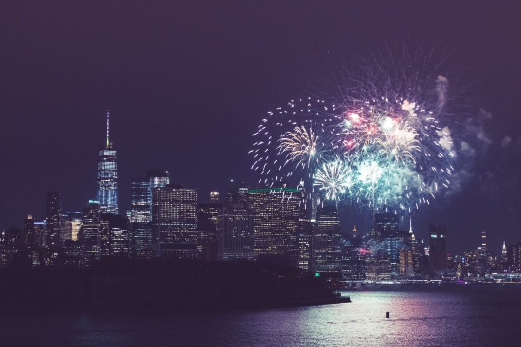 New York City New Year’s Eve Fireworks Dinner Cruise | Green Vacation Deals