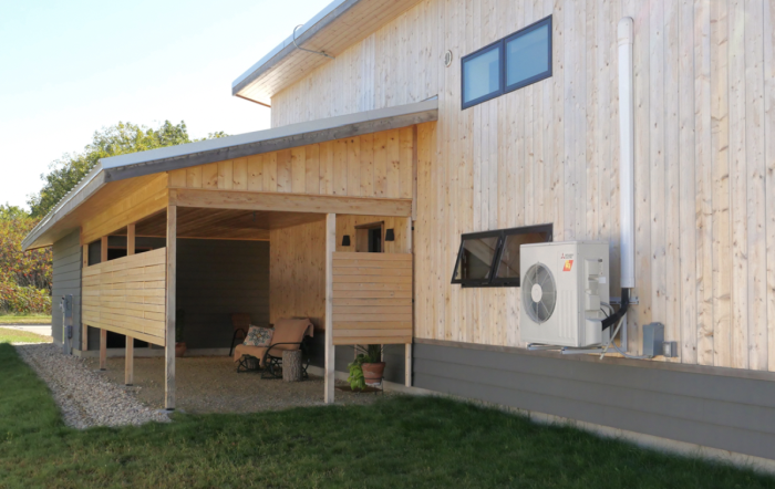 Exterior-wall-mounted heat pump condenser
