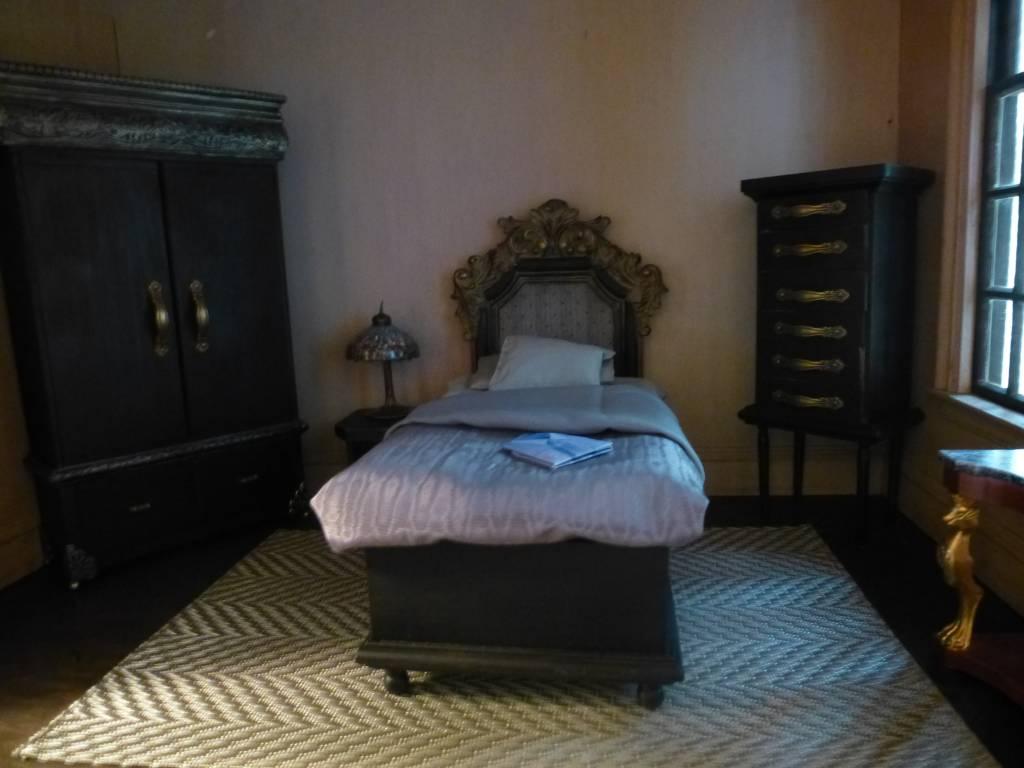 scratch built 1/6 scale bedroom - Members' Gallery - The Greenleaf