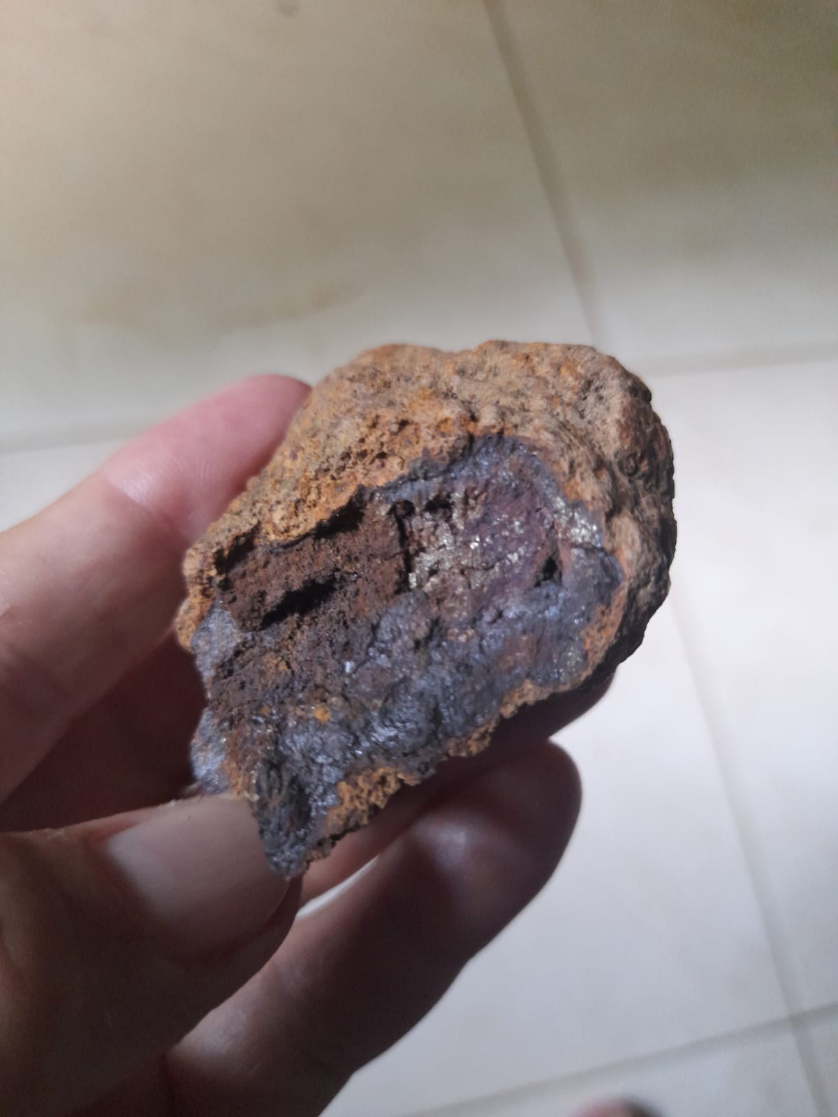 Buscamos comprar tantalio y otros minerales.