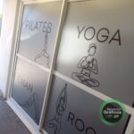 Vinilo Esmerilado para Vidrios Privacidad y Diseño para Oficinas y Locales