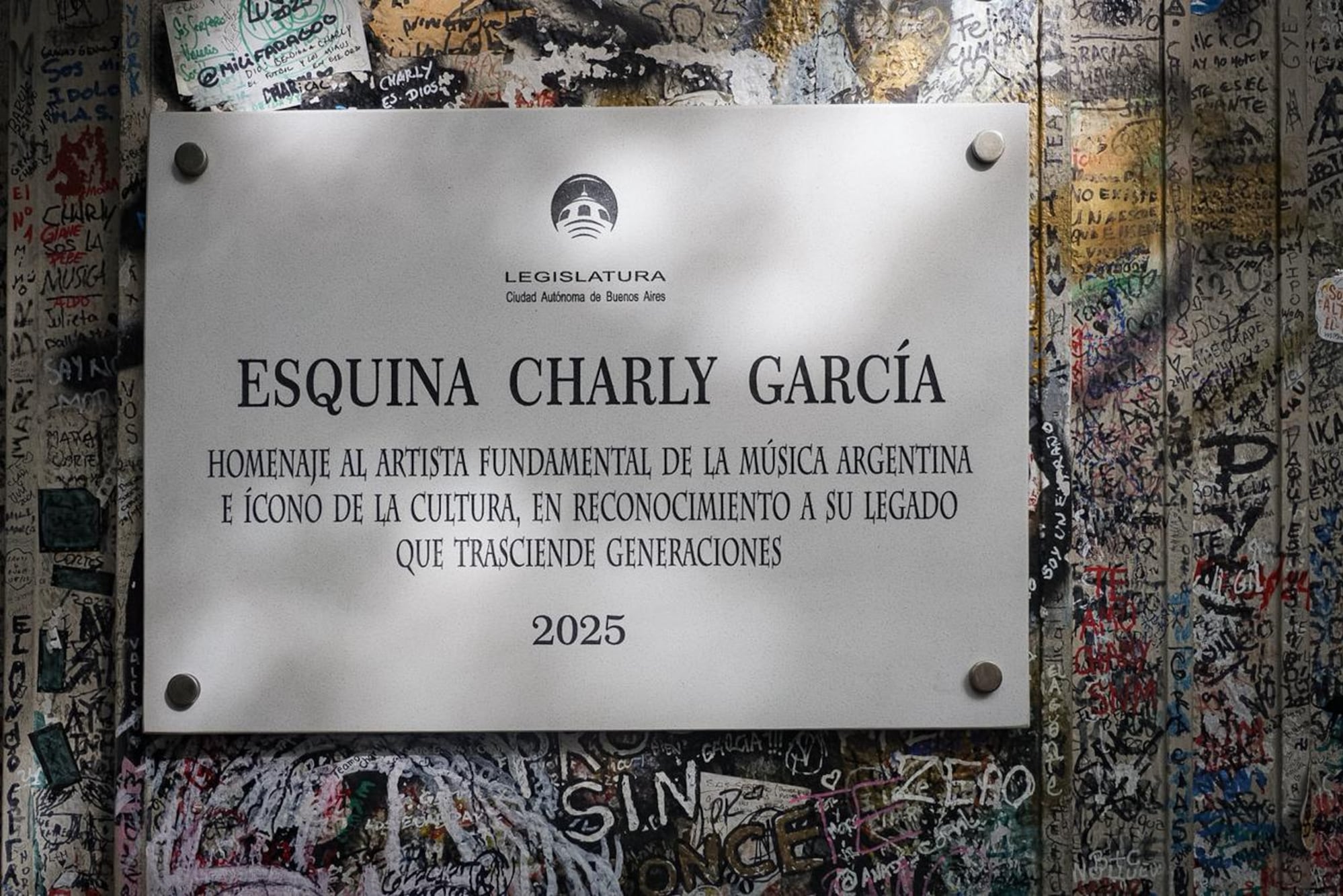 ¡Un mural y una esquina para Charly García en Buenos Aires!