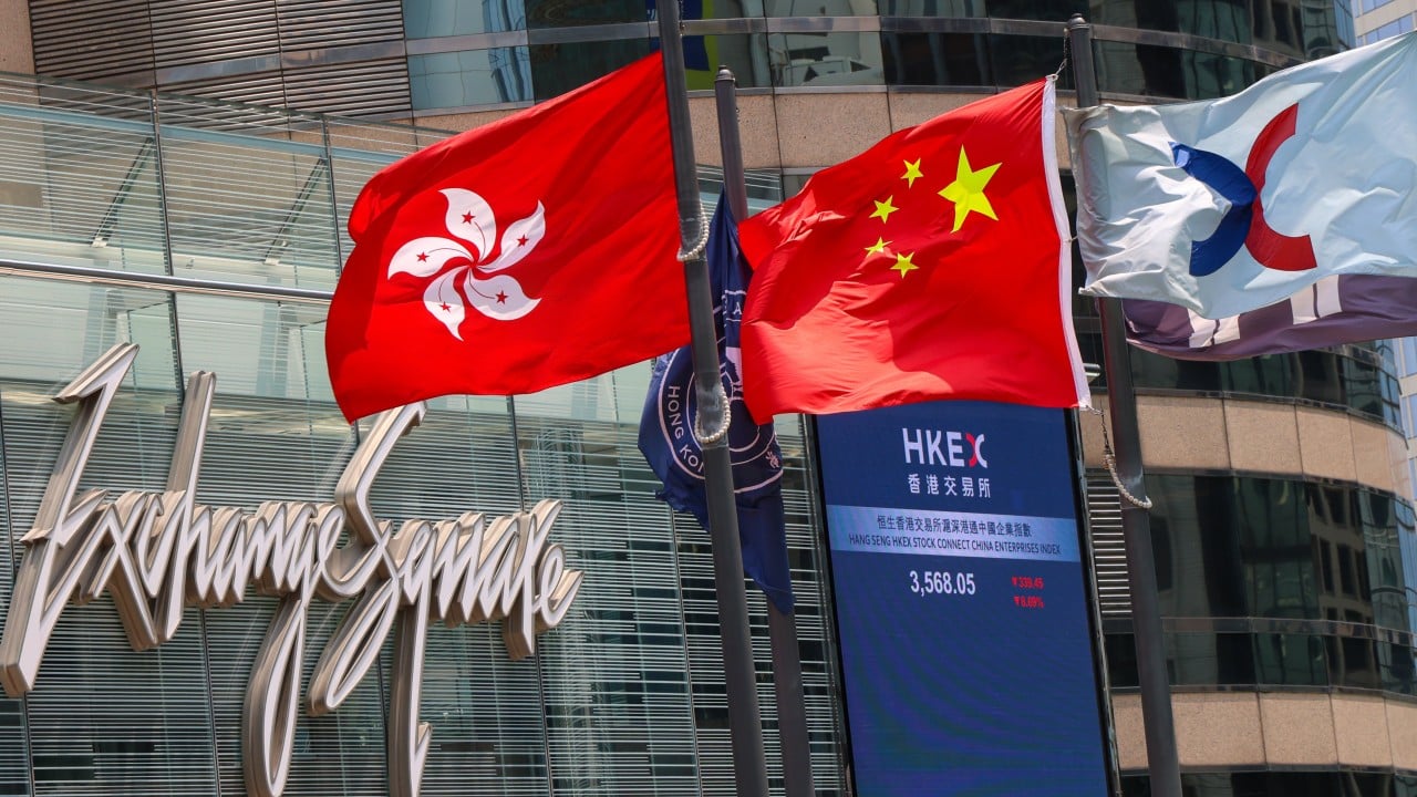 Acciones de Hong Kong suben por apuestas de estímulo en China