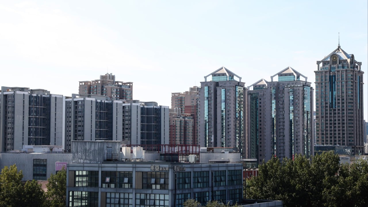 Ricos de China abandonan bienes raíces por seguros y oro