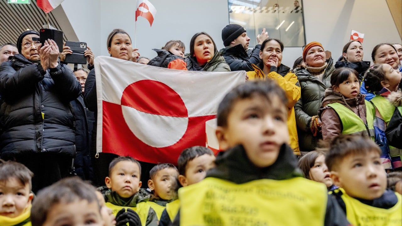 Acciones de Hong Kong caen a mínimo de una semana por tensiones globales