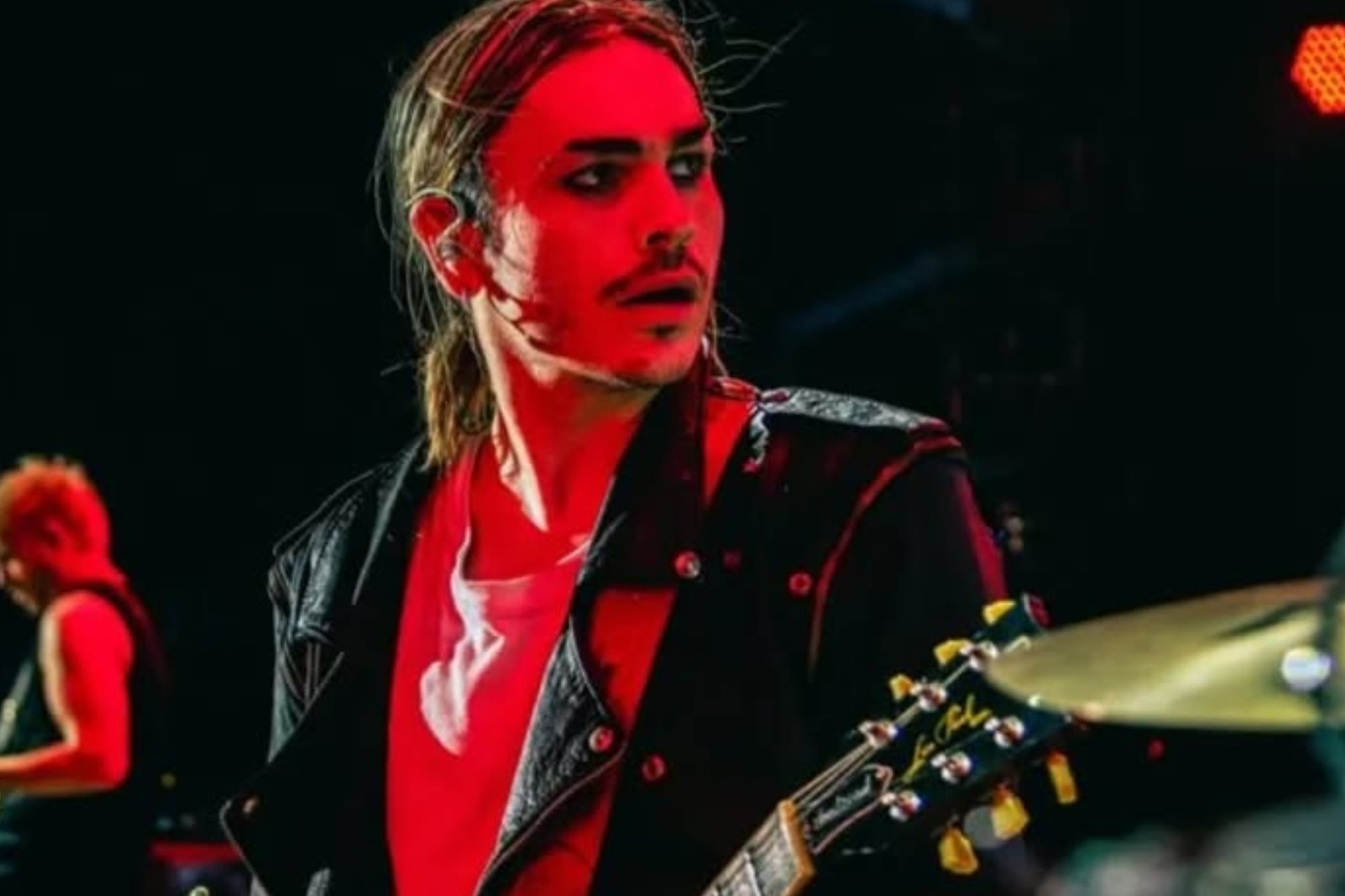 Pato Sardelli de Airbag sorprende con un video de su infancia
