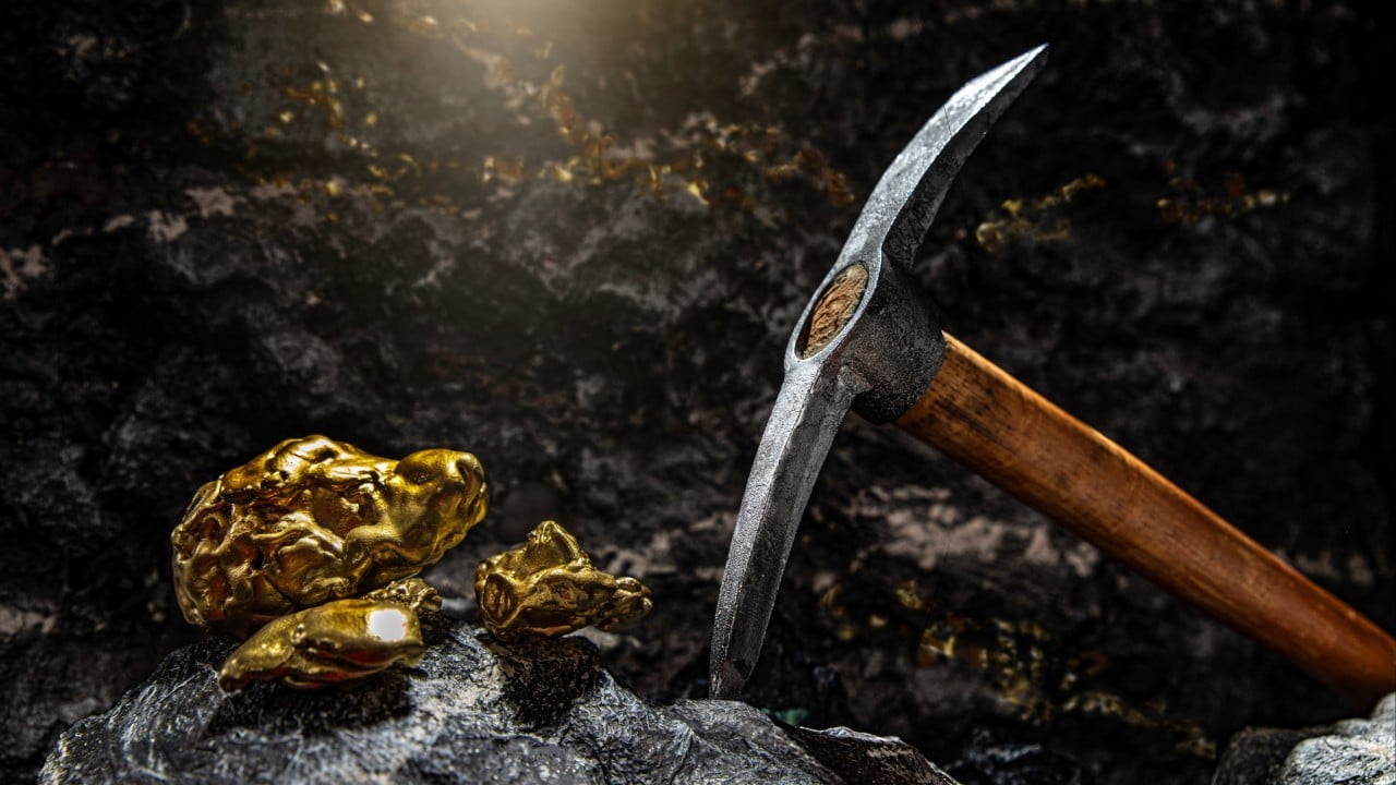 China planea aumentar producción de oro en medio de tensiones globales