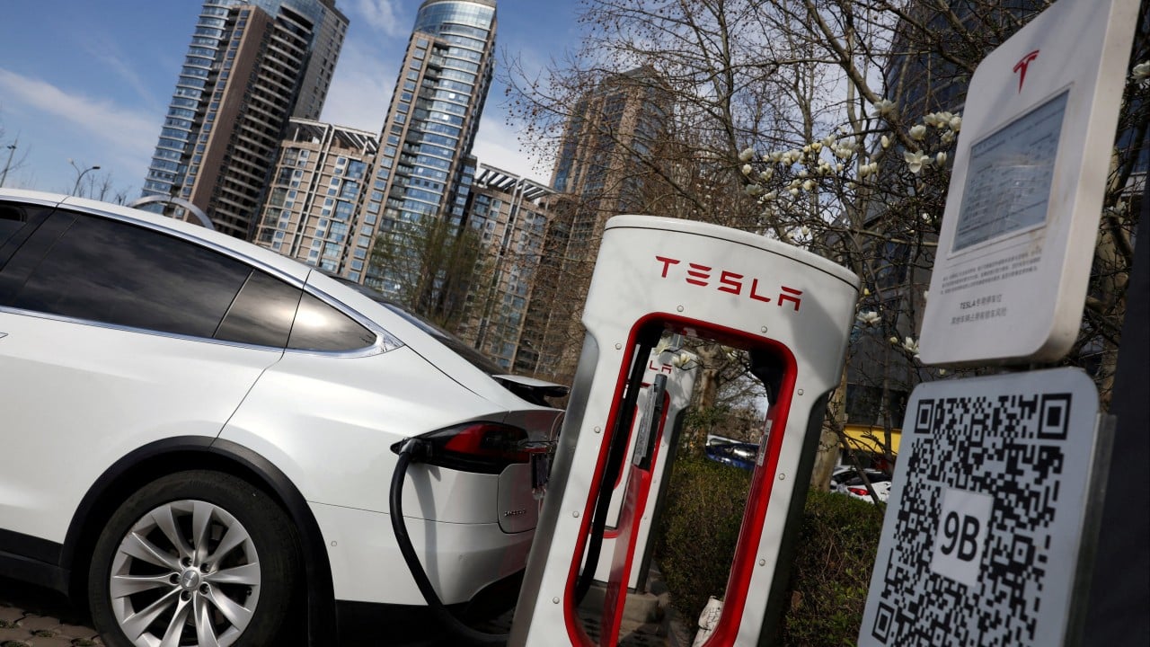 Tesla inaugura centro de IA en China para potenciar conducción autónoma