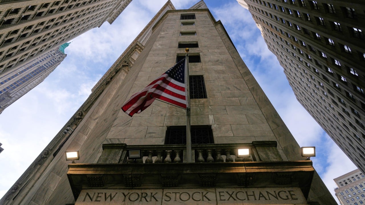 Acciones de Hong Kong caen tras desplome en EE.UU. por AI