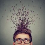 ¿Por qué olvidamos al entrar a una habitación? La ciencia lo explica