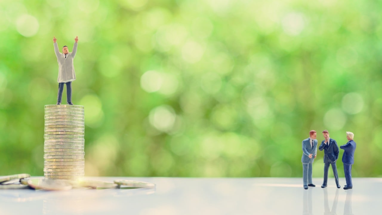 Desigualdad salarial entre directores en Hong Kong genera preocupación