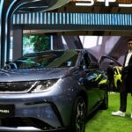 BYD enfrenta caída de ganancias y mira hacia mercados globales