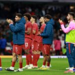 Paulinho tranquiliza a sus compañeros portugueses antes del amistoso