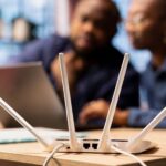 &iquest;Funciona poner llaves o monedas sobre el router Wi-Fi?