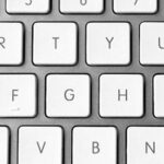 La función de la rayita en las teclas F y J del teclado