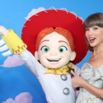 Taylor Swift deslumbra con su interpretación en vivo para Toy Story 5