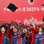 China elimina 12,000 grados obsoletos en la era de la IA