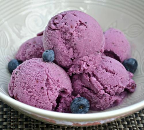 Three Ingredient Blueberry Frozen Yogurt