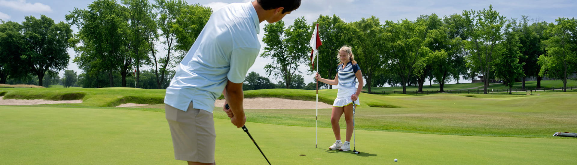 Kids golfing on Wee Nip