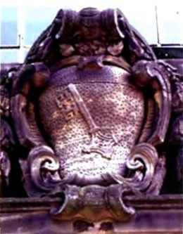 Schlutius-Wappen über dem Zugang zum Schlossanbau