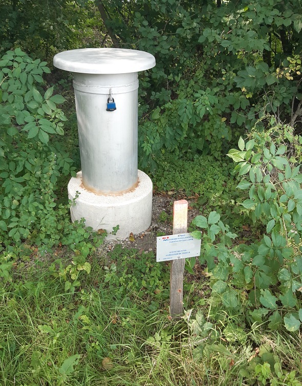 Stříbrný záhadný válec