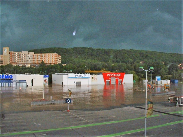 centre commercial pendant les inondations