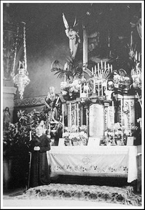 Oltář s panem farářem Oltář s panem farářem