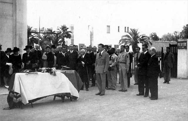 Pohřeb generála Josefa Šnejdárka v květnu 1945 v Casablance.