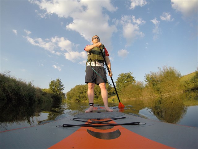 Knallrotes Gummiboard