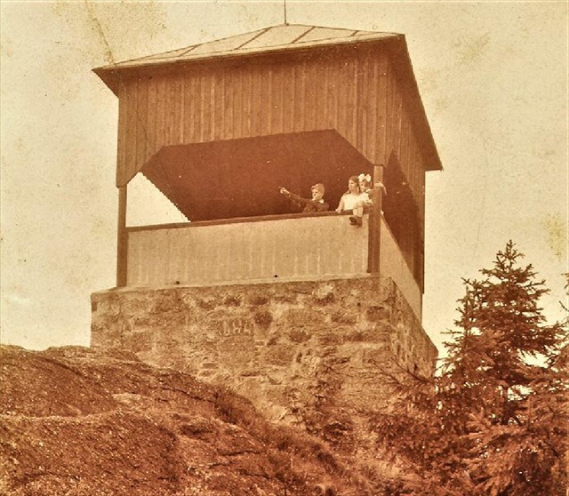 Rozhledna z roku 1929 (klikněte pro zobrazení v plné velikosti) Rozhledna 1929