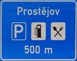 u této cedule sjeďte