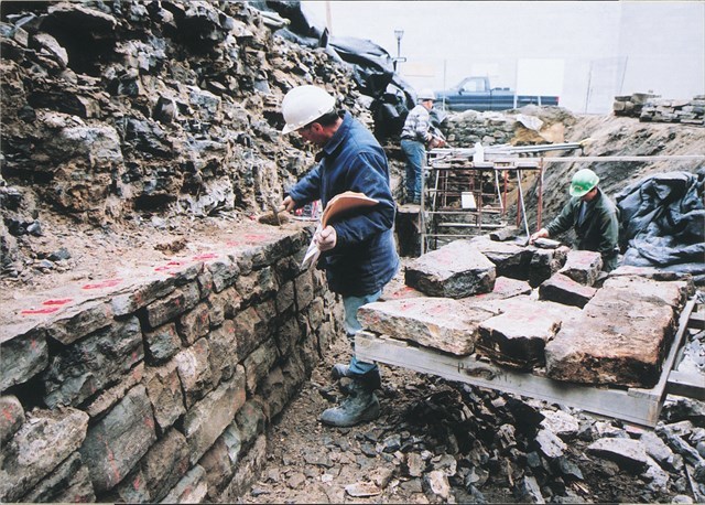 Batterie Dauphine lors du remontage au début 1990 Batterie Dauphine lors du remontage au début 1990