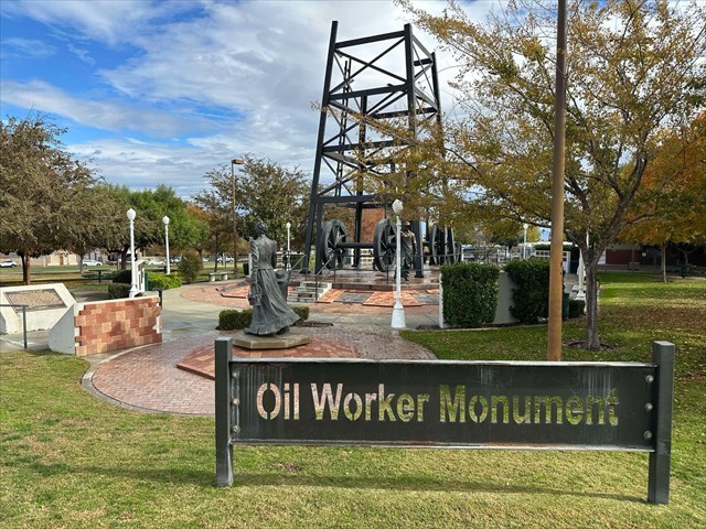 Oilworker Monumnet