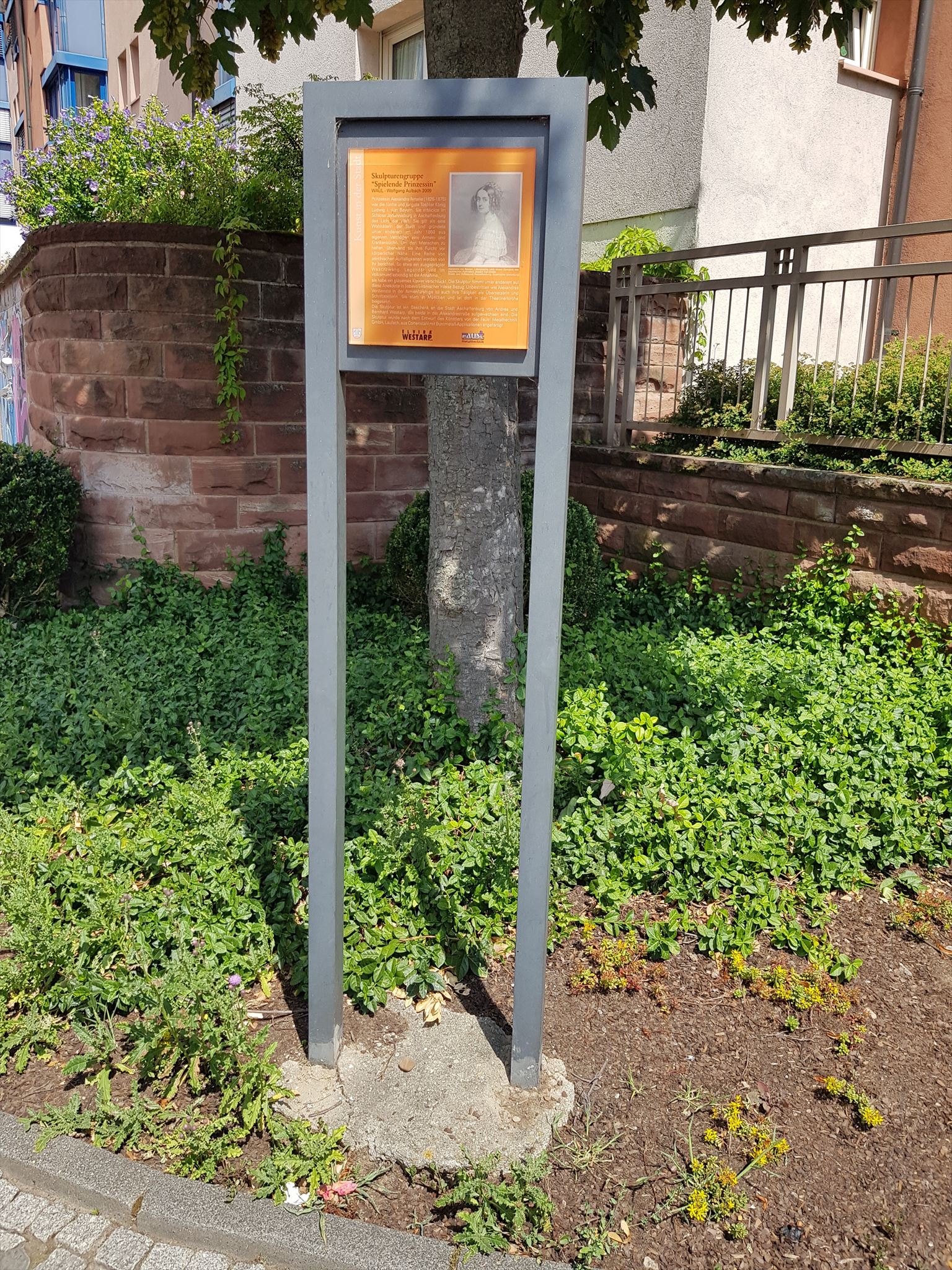 Infotafel: Kunst in der Stadt am Alexandrakreisel