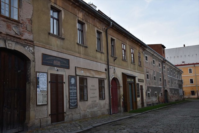 Jezdecká ulice vás přenese i do Prahy