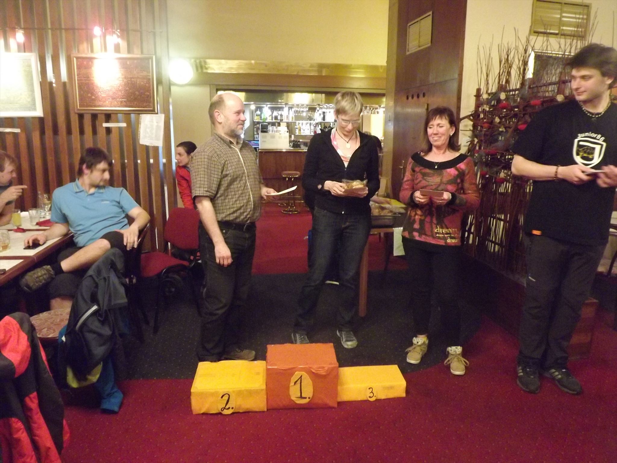 Soutěž v pití brčkem na rychlost