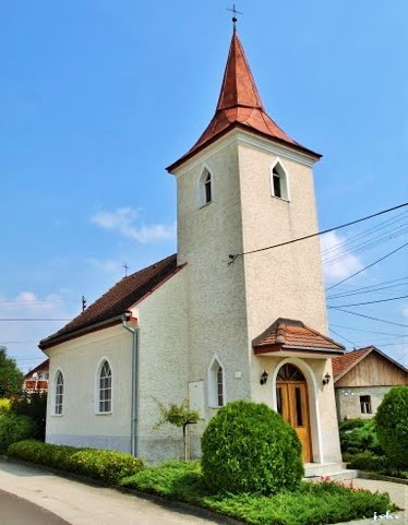 Kaplnka v obci Opatovce nad Nitrou