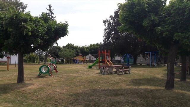 Náves - dětské hřiště