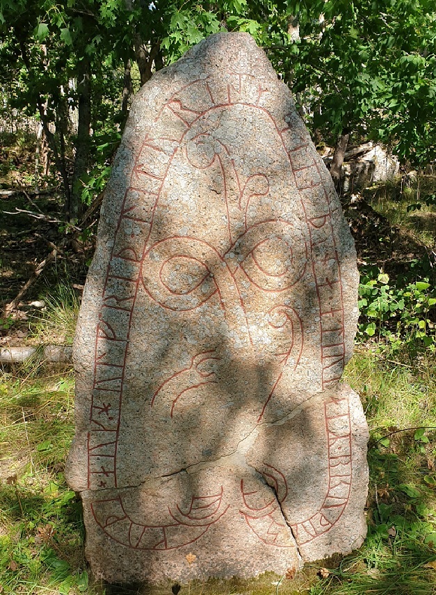 Runstenen vid Åltomta bro