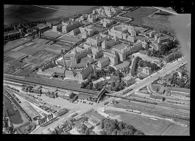 Luchtfoto van station Leiden en omgeving