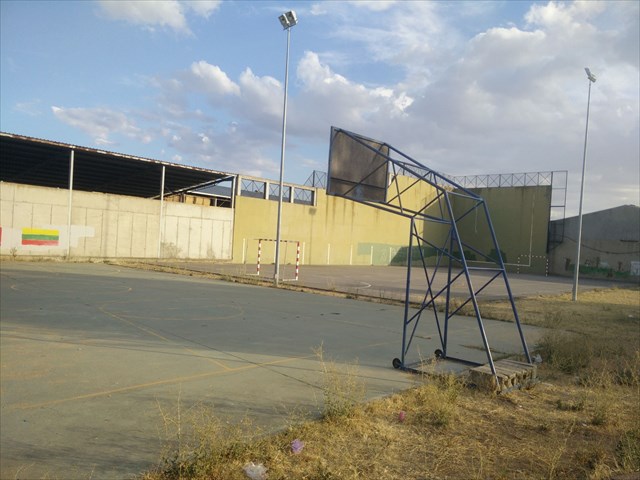 Fronton y campo de futbol sala