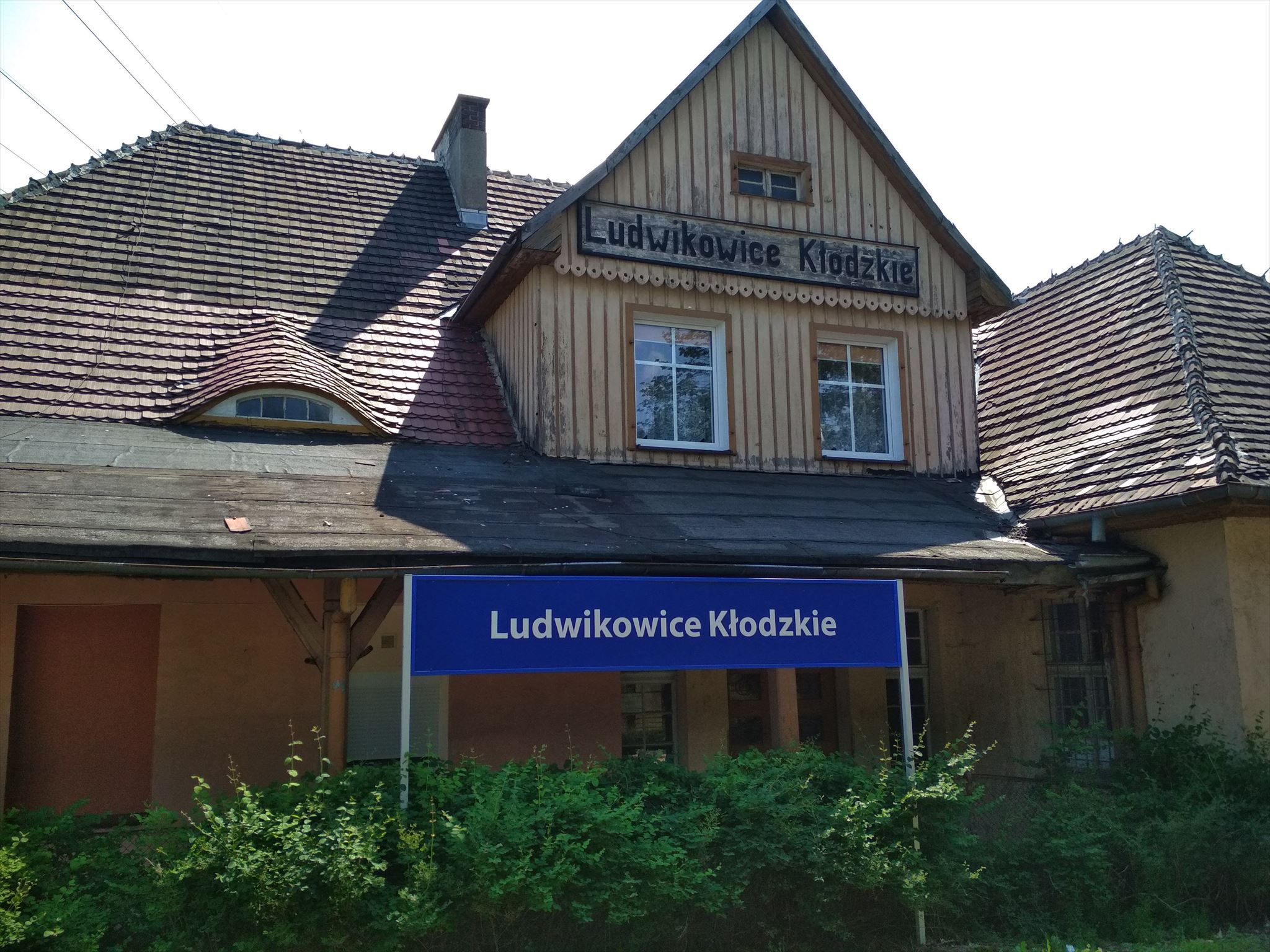 Stacja kolejowa w Ludwikowicach Kłodzkich Stacja kolejowa w Ludwikowicach Kłodzkich