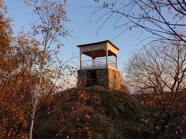 Rozhledna v listopadu 2020 (klikněte pro zobrazení v plné velikosti) Rozhledna 2020