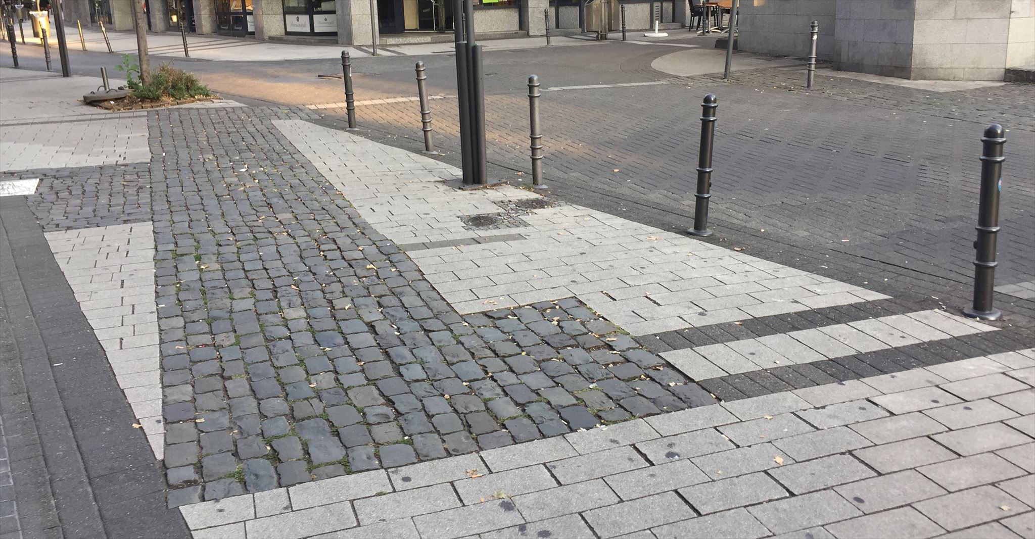 Römisches Ehrentor im Straßenpflaster