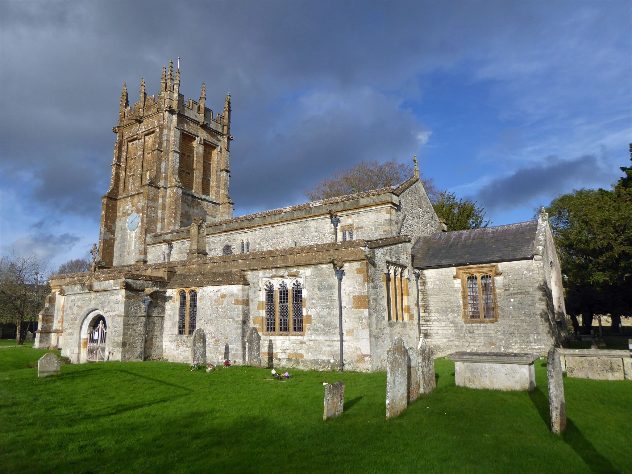 GC6B7FY Church Micro 6539...Charminster (Multicache) in Southern