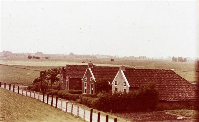 ‘hoeskes onner diek’